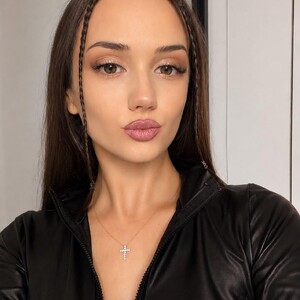 Glossy_ featured webcam